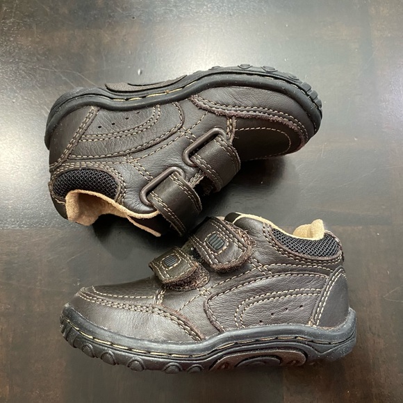 Stride Rite Pierce Dark Brown Velcro Size 4M - Picture 2 of 10